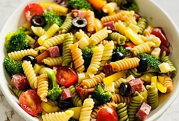  Salatbüffet über Mittag Leicht, frisch und individuell kombinierbar. 