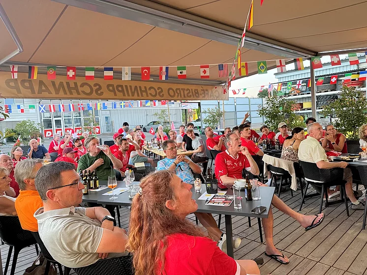 Public Viewing im Café Schnipp Schnapp – Stimmung? Komplett eskaliert!