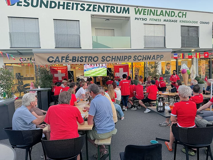 Public Viewing im Café Schnipp Schnapp – Stimmung? Komplett eskaliert!