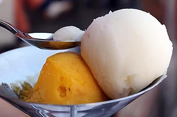  Glace & Sorbets Hausgemachte Glaces und vegane Sorbets in vielen Sorten 