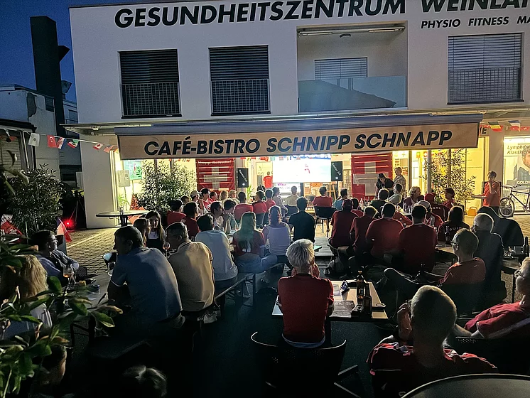 Public Viewing im Café Schnipp Schnapp – Stimmung? Komplett eskaliert!