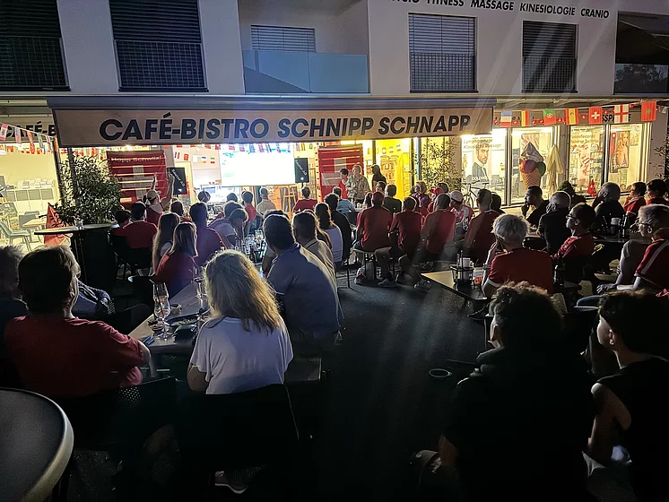 Public Viewing im Café Schnipp Schnapp – Stimmung? Komplett eskaliert!