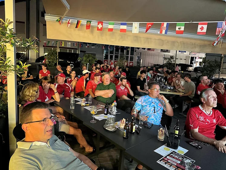 Public Viewing im Café Schnipp Schnapp – Stimmung? Komplett eskaliert!