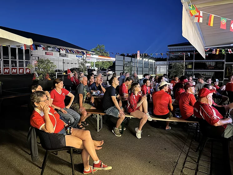 Public Viewing im Café Schnipp Schnapp – Stimmung? Komplett eskaliert!